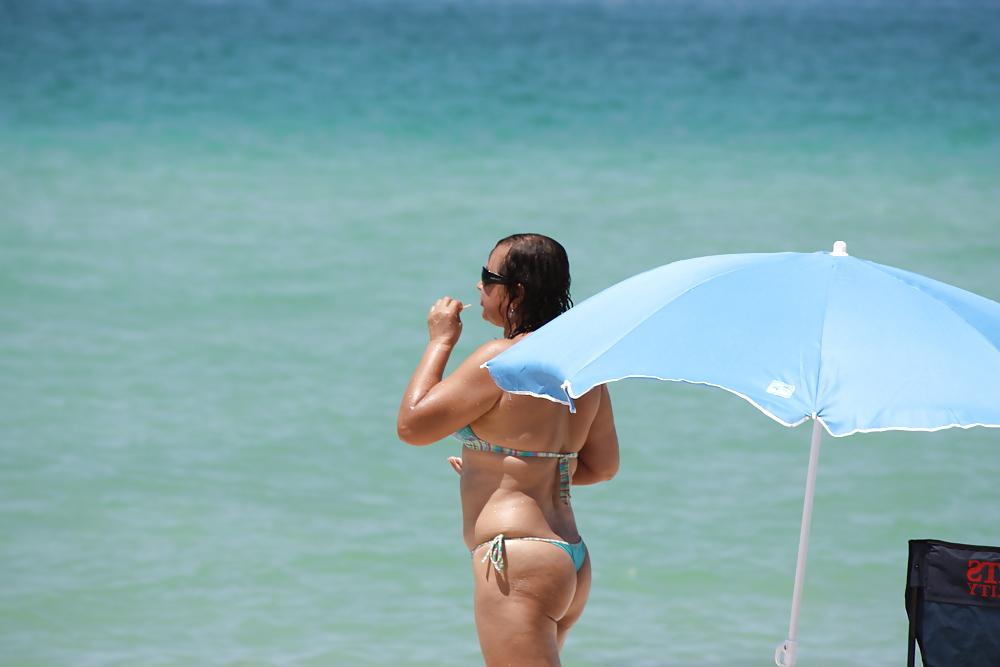 25P Beach Boobs Again