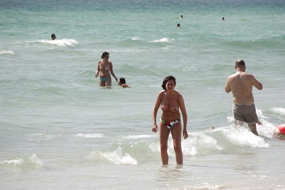 25P Beach Boobs Again