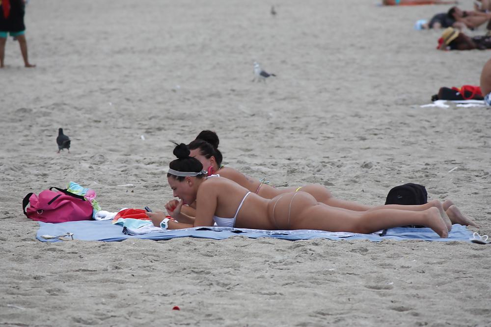 25P Beach Boobs Again