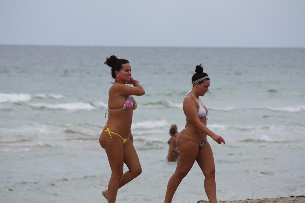 25P Beach Boobs Again
