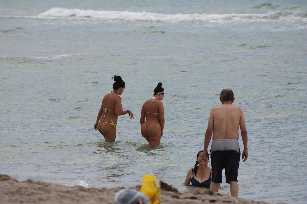 25P Beach Boobs Again