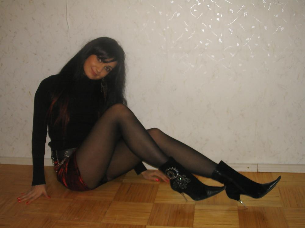 25P Nylon - upskirt - leg 27