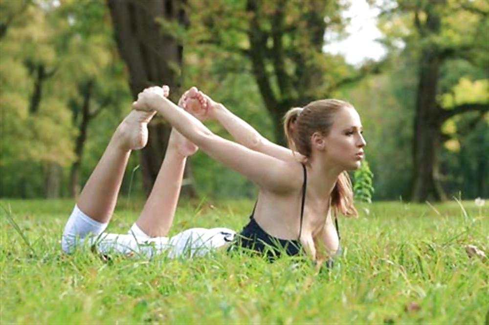 21P Big Tit Yoga Babe