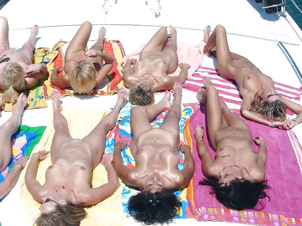 20P Naked beach 173.