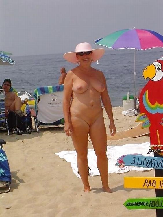 20P Naked beach 173.