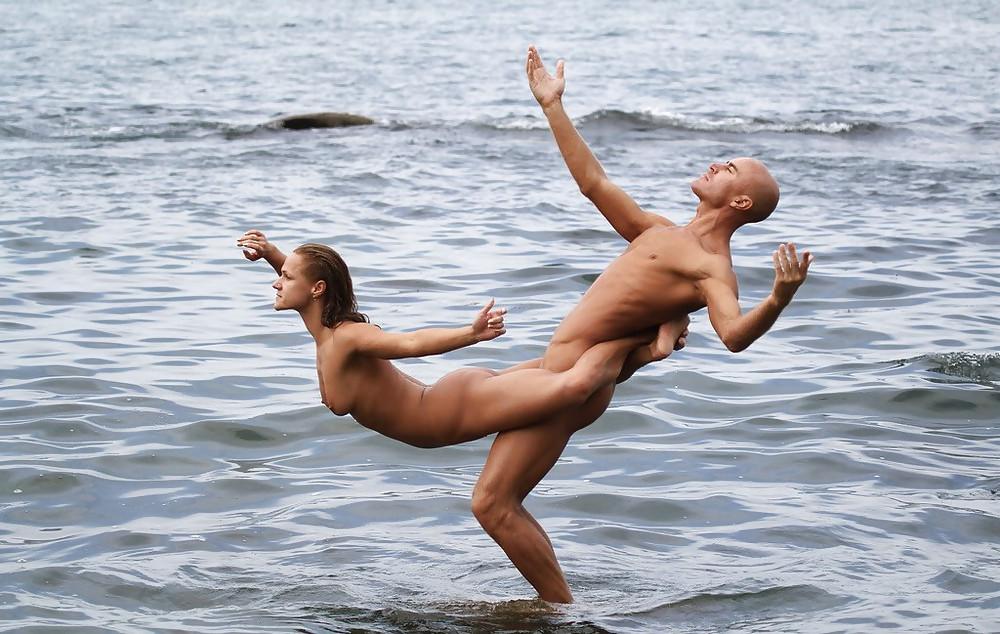 20P Naked beach 173.