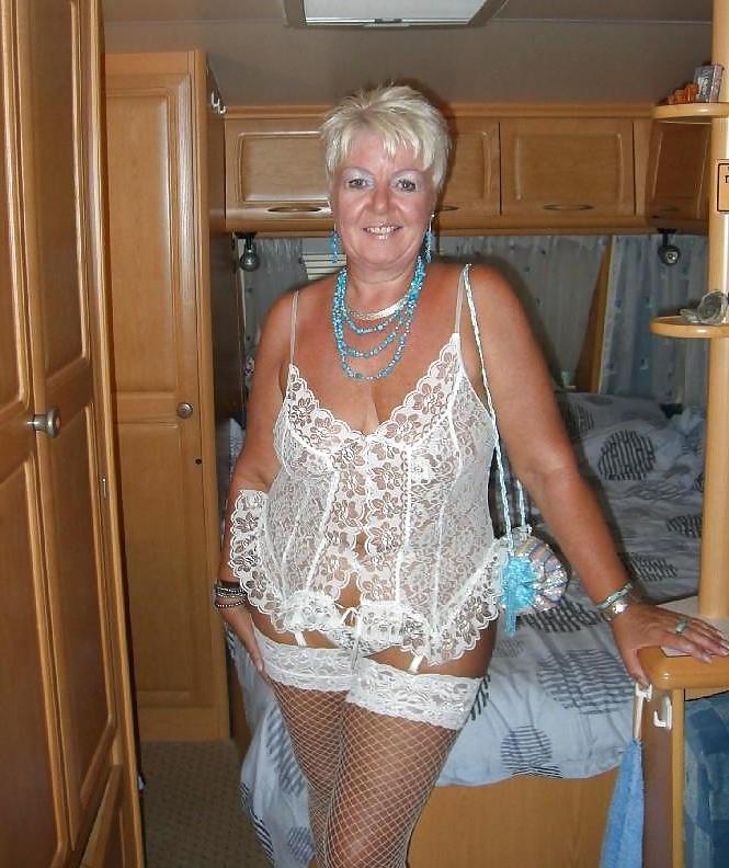 9P Hot Mature Woman