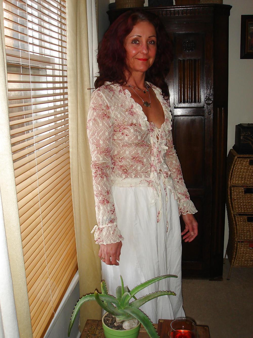 25P Mature Hippy Woman