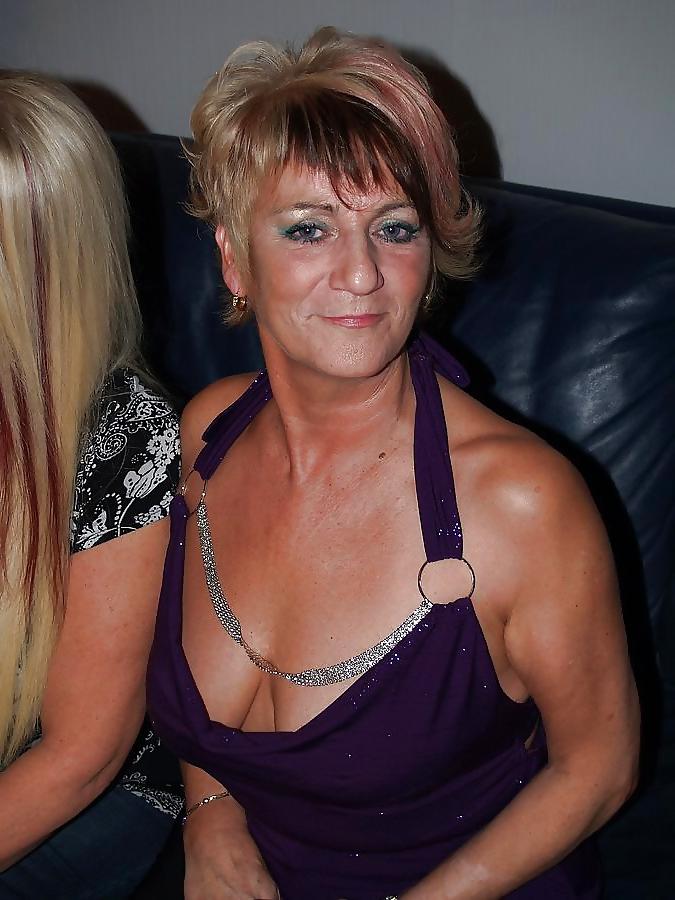 25P Older women,mature models, hot milfs, sexy housewifes 