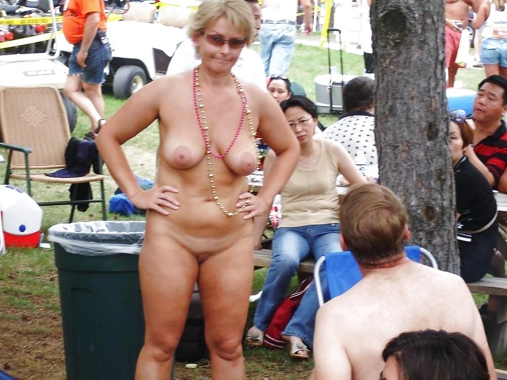 20P Naked beach 179.