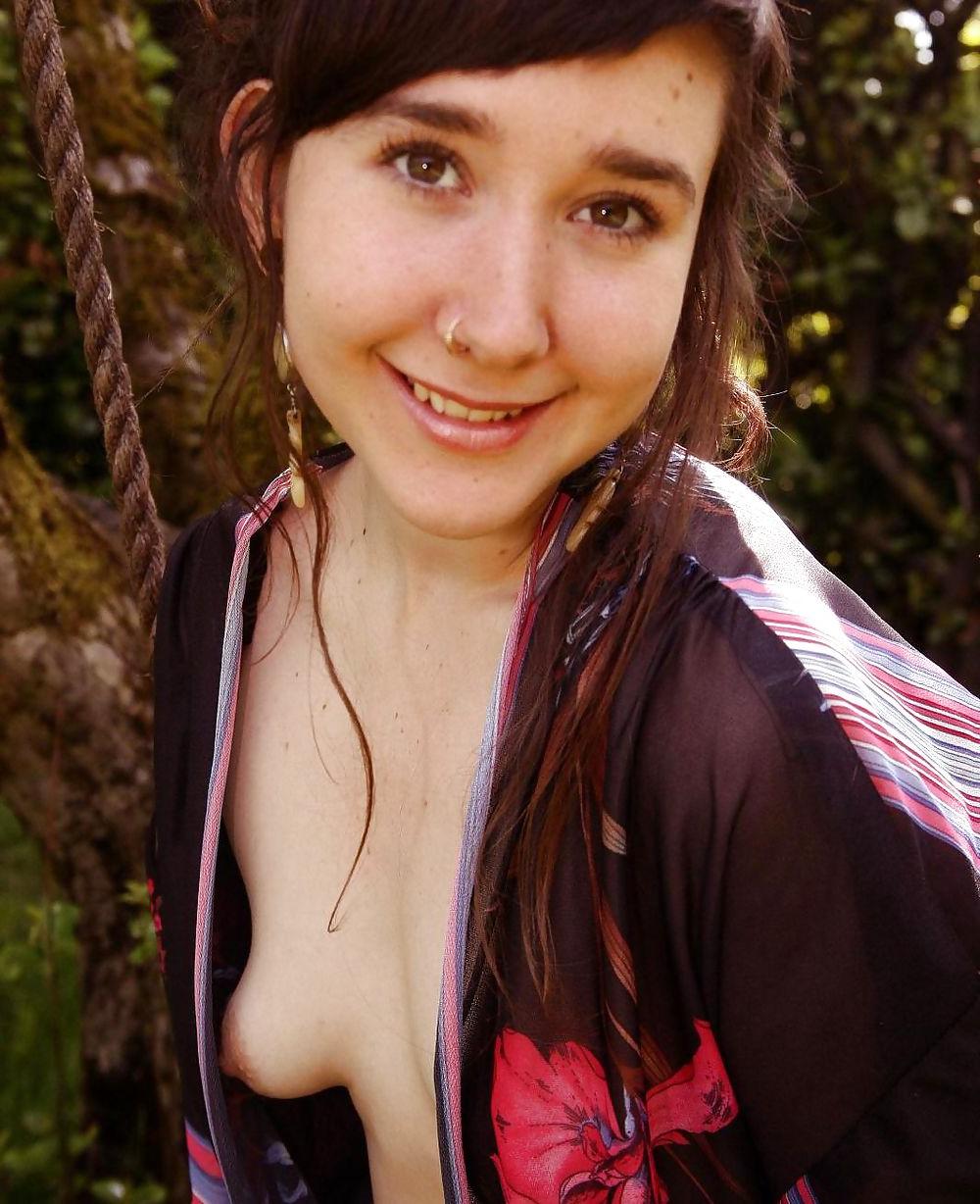 17P Urtica Hairy Pussy