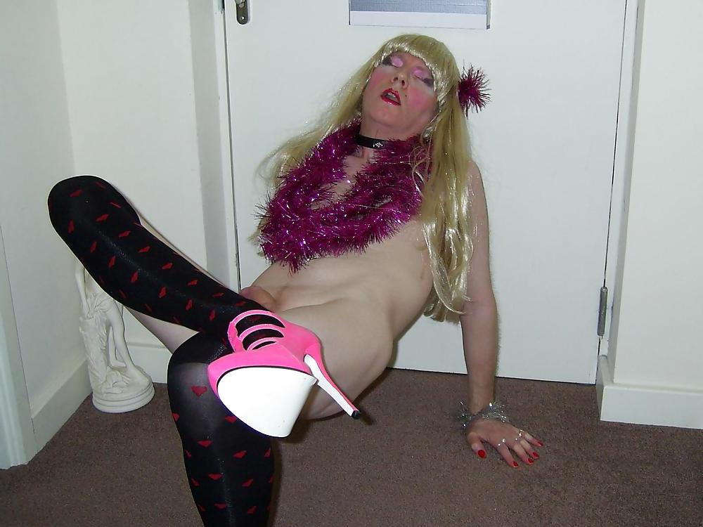 25P Suzi Sucks, Xmas kisses: part 2 of 2