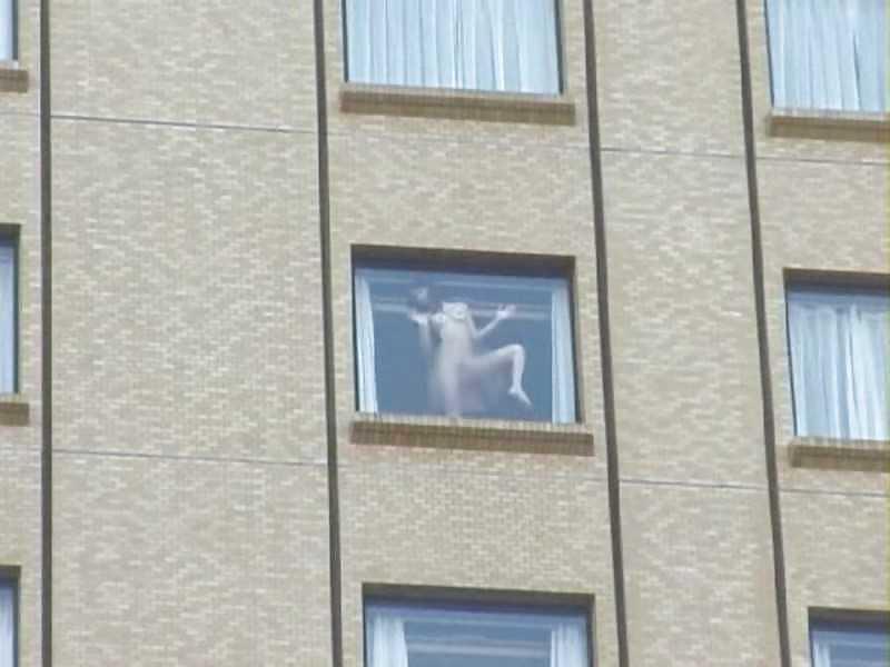 21P Nude by the window
