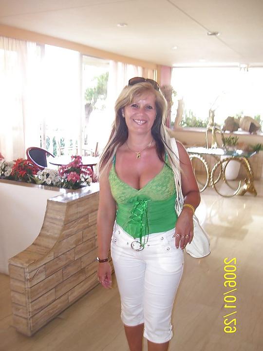 10P Merry Xmas Milf