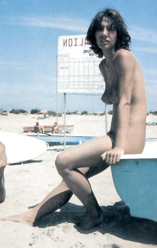 20P Naked beach 185 (Retro special)