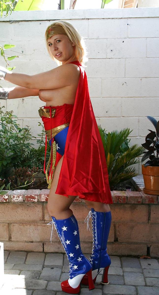 16P Wonder Woman Georgia Peach