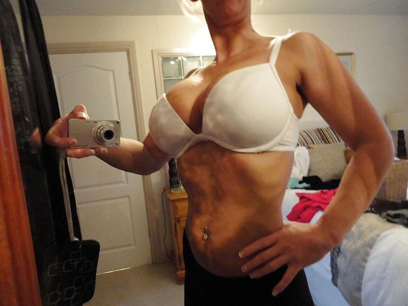 25P Woman their sell bras on the net 2