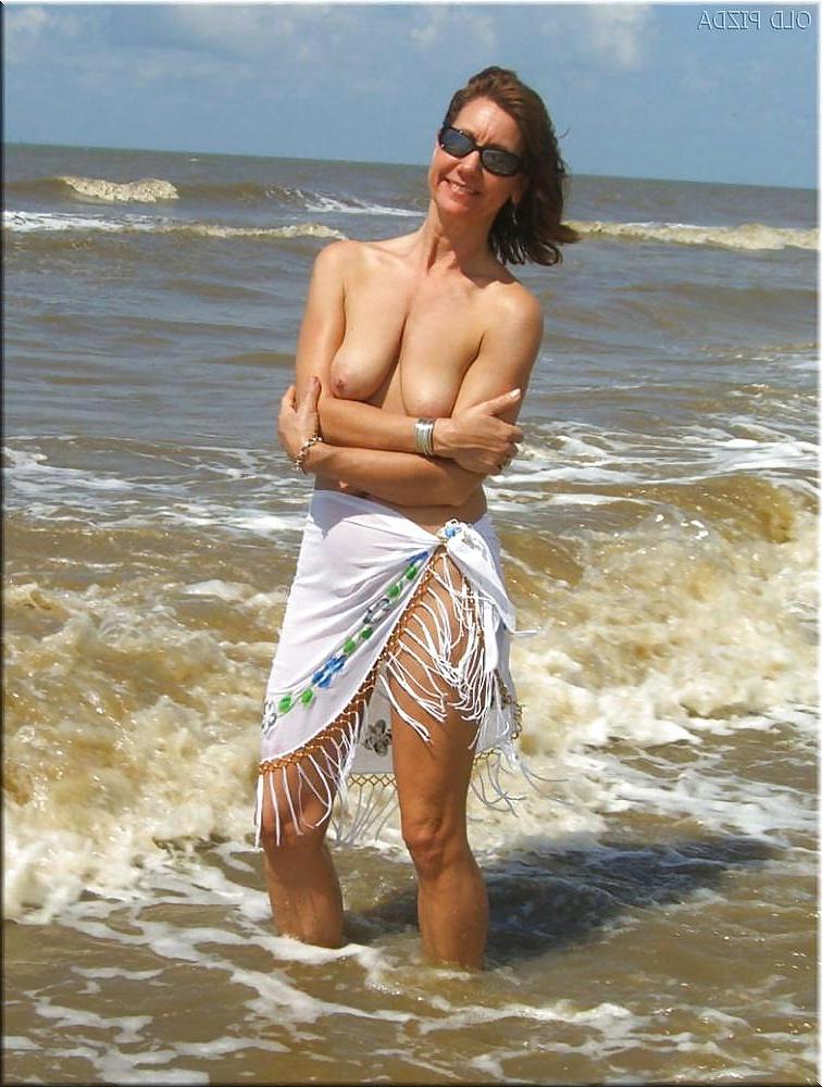 25P Older beach Nudists