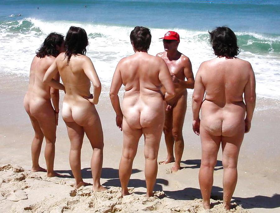 25P Older beach Nudists