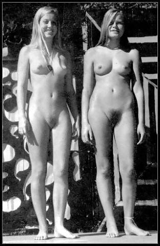 25P Nudists Naturists Public Outdoor Flash - Sapphic Intentions?