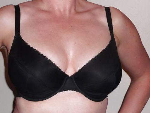 19P Woman their sell bras on the net 4