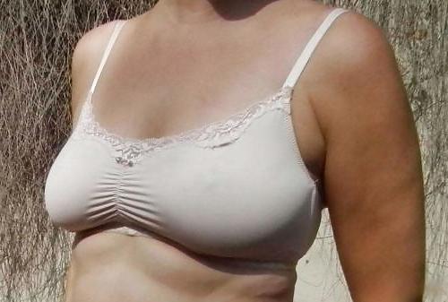 19P Woman their sell bras on the net 4
