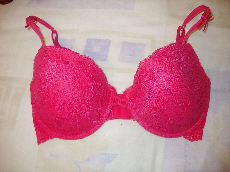 25P Woman their sell bras on the net 4