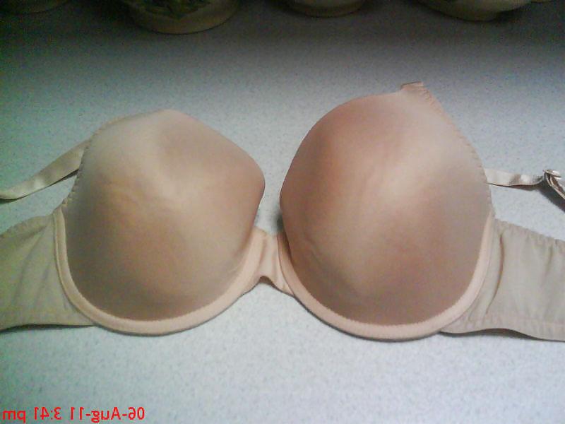 25P Woman their sell bras on the net 4