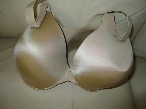 25P Woman their sell bras on the net 4