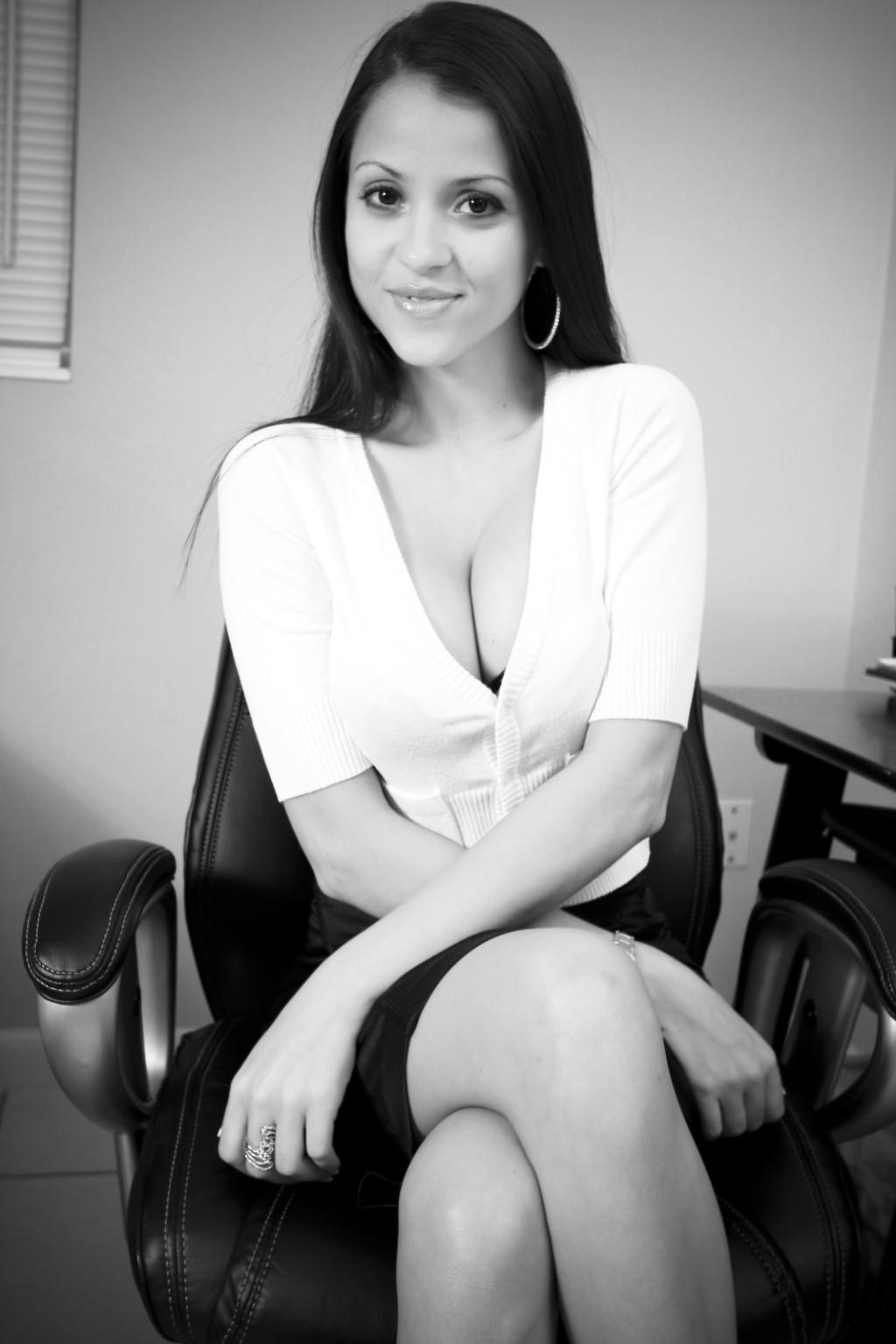 15P Voyeur Secretary