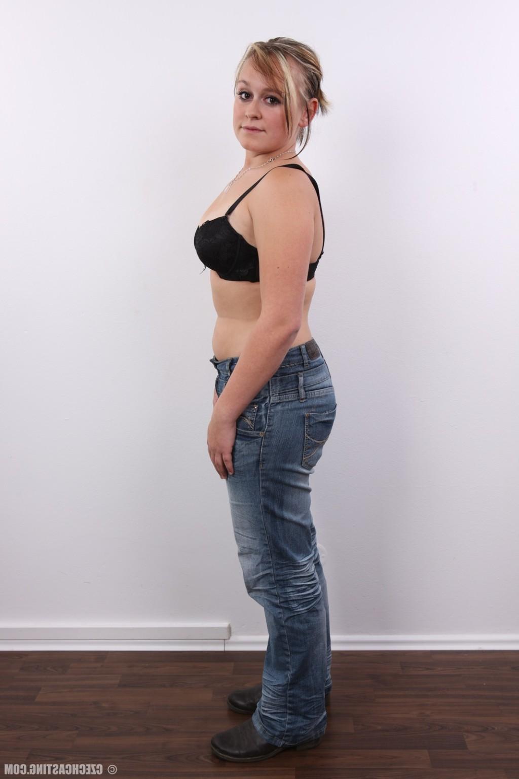 17P Chubby girl with large ass