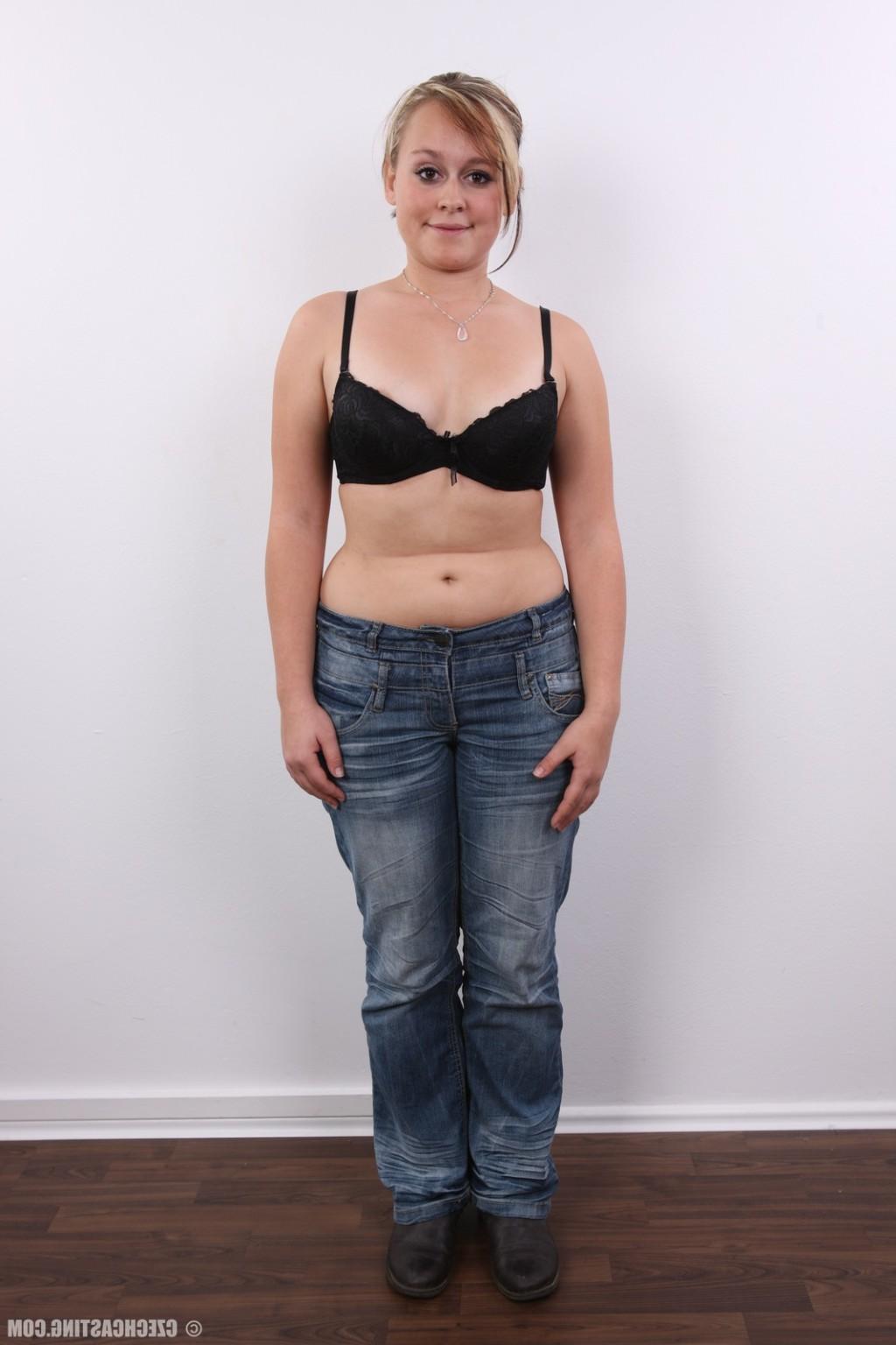17P Chubby girl with large ass