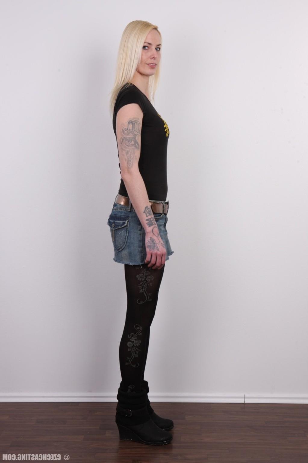 17P Blonde mature milf poses for photo camera