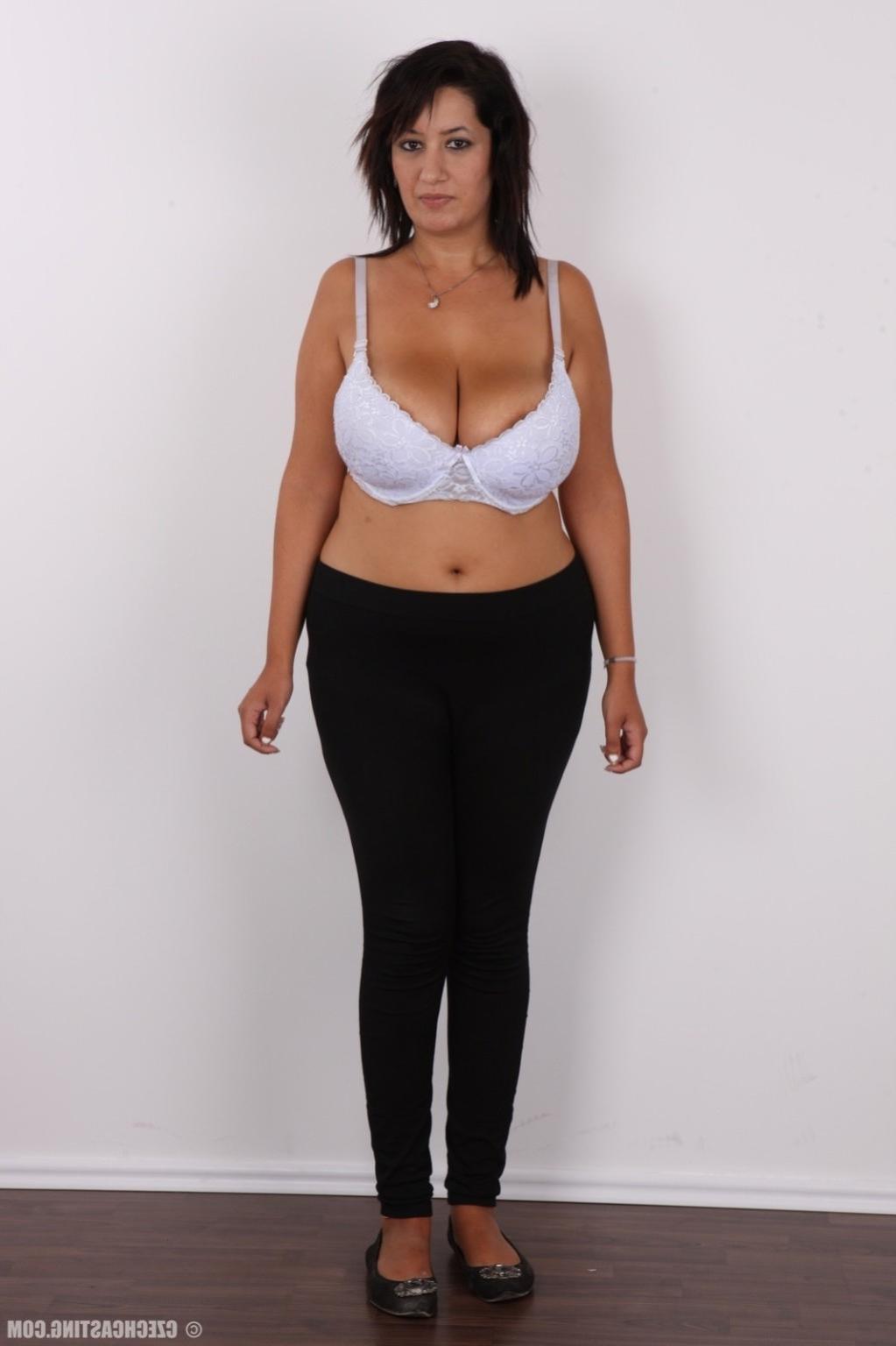17P Chubby milf with large boobs