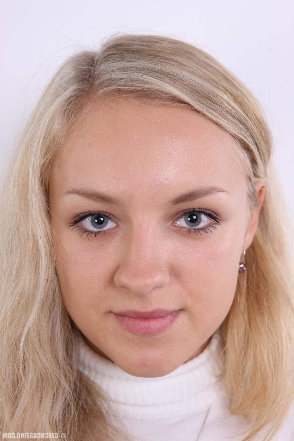 17P Natural blonde girl posing naked
