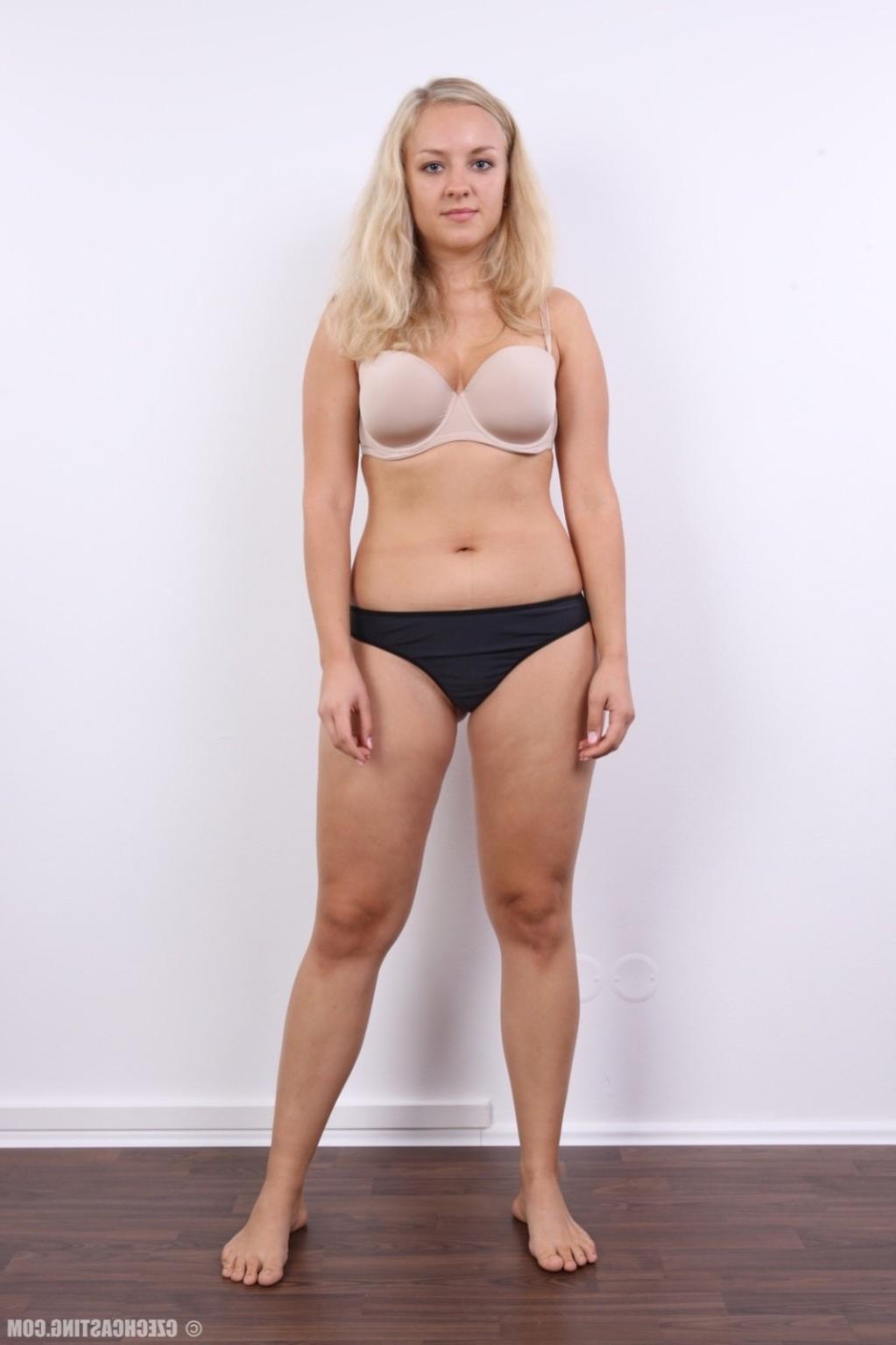 17P Natural blonde girl posing naked