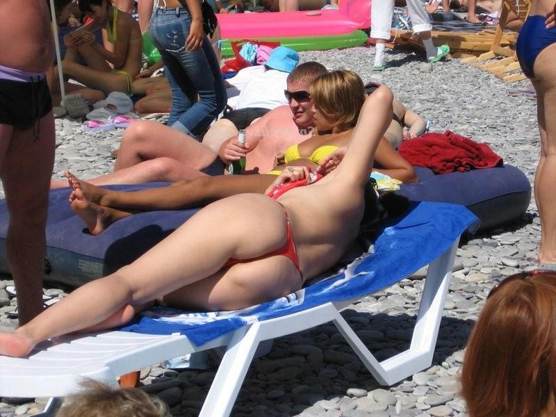 15P Spying on nice butts on the beach