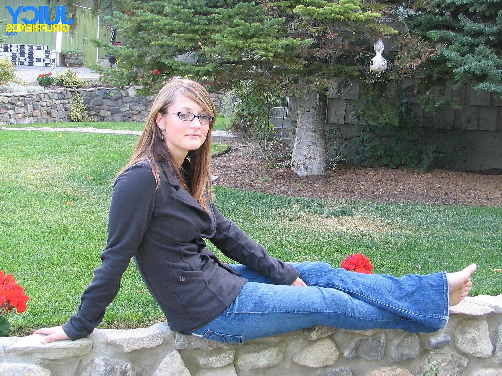 10P Private pics of nice GF blowjob