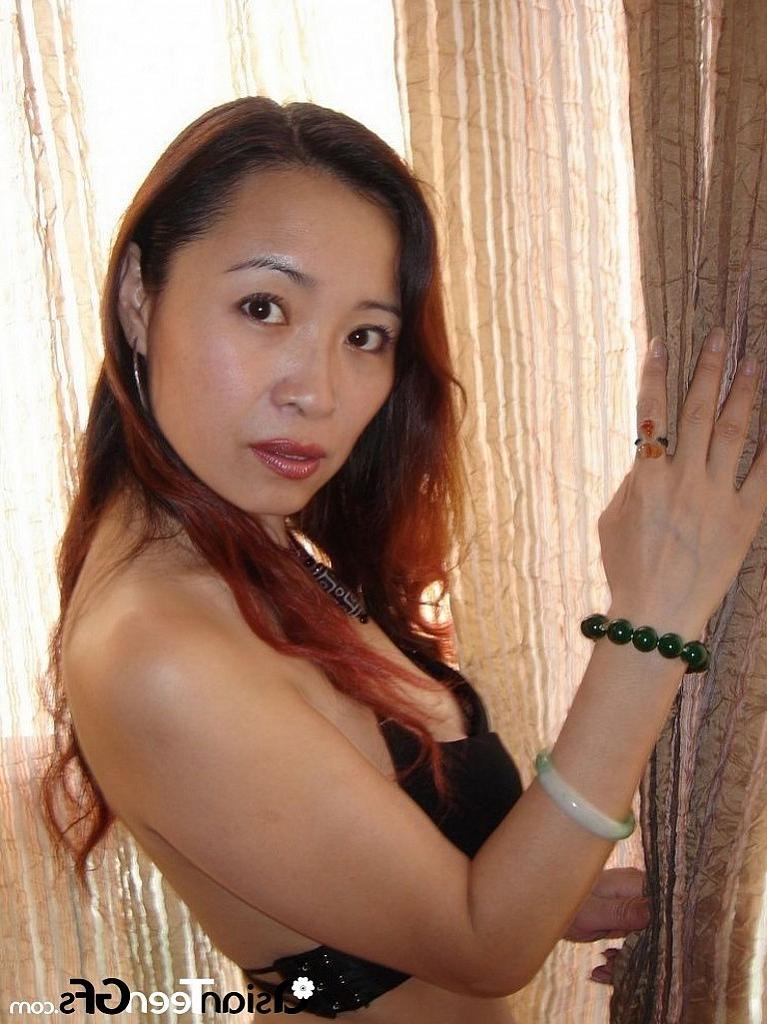 10P Hot pics of nice Asian girl hairy pussy