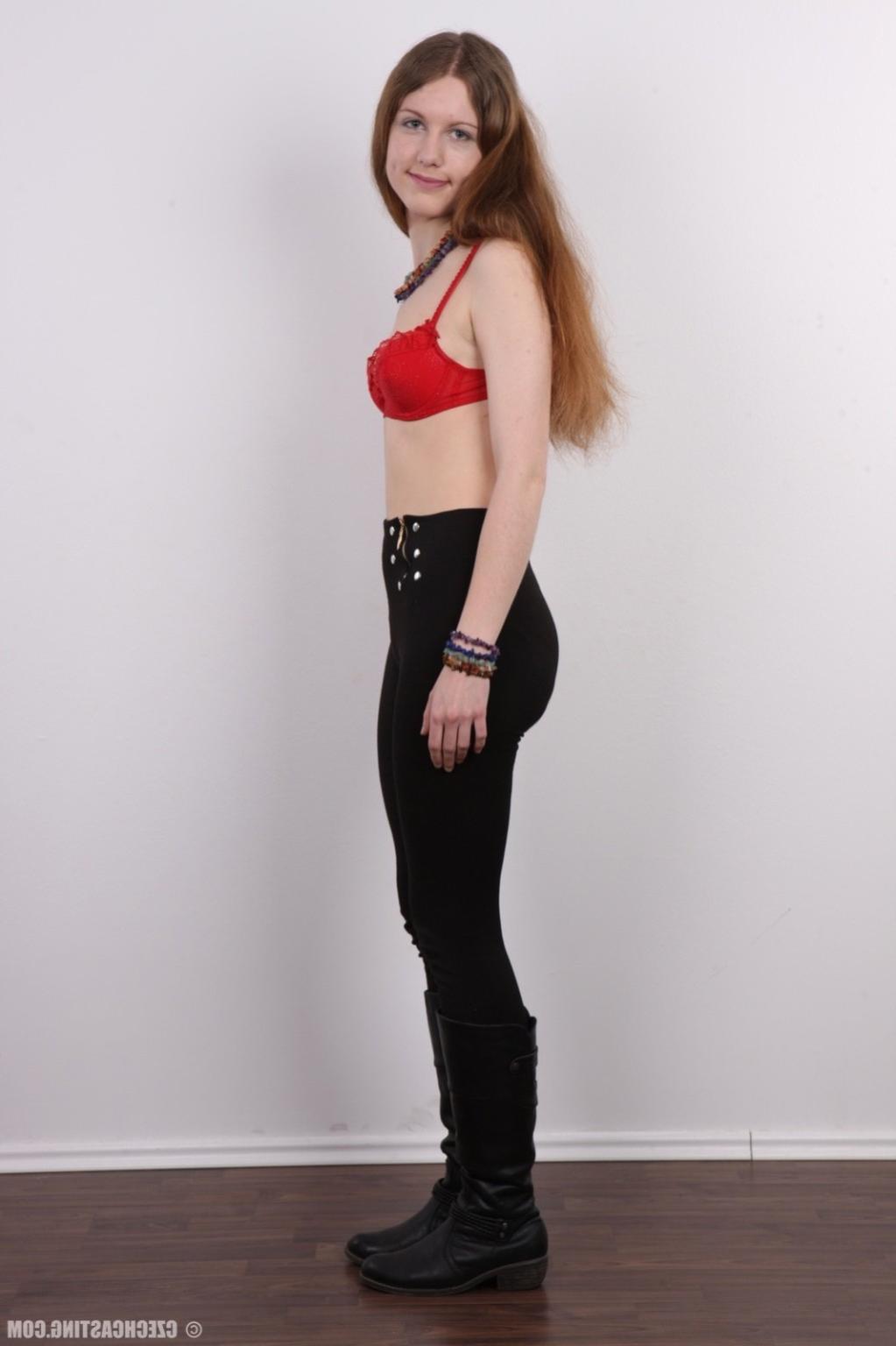 18P Amateur girl with small tits and large ass