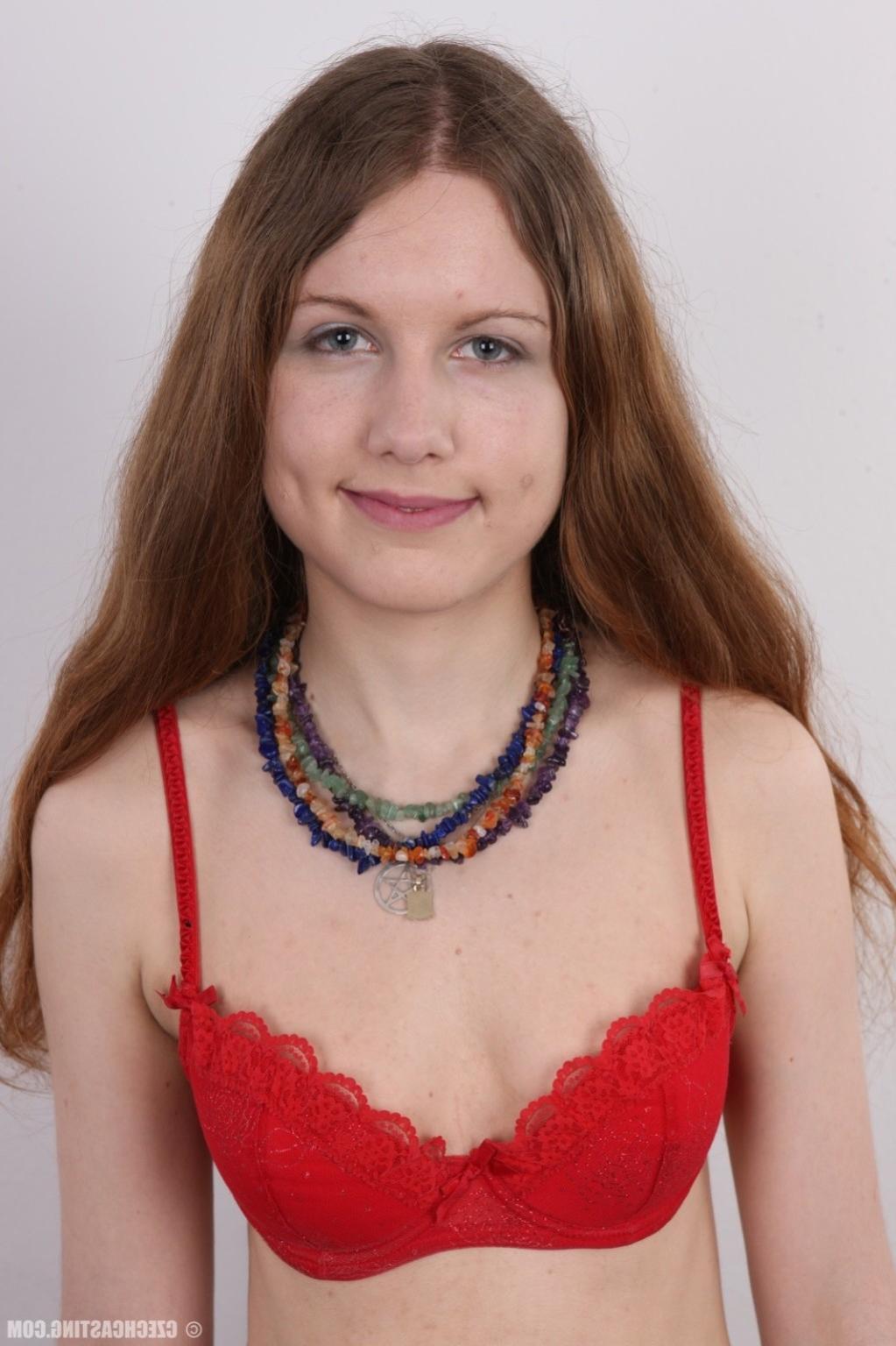 18P Amateur girl with small tits and large ass