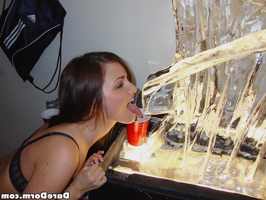 16P College coeds dorm party