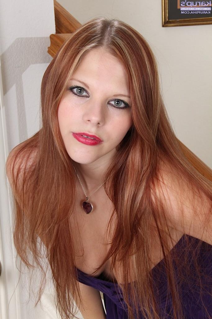 15P Kyra Reid spreads her tasty shaved pussy wide open