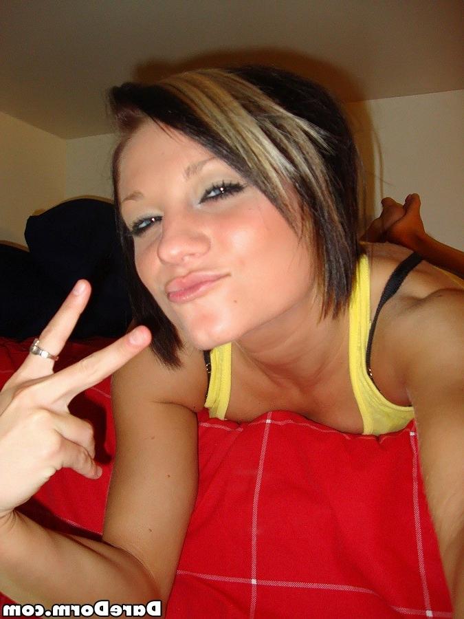 16P College coeds dorm party