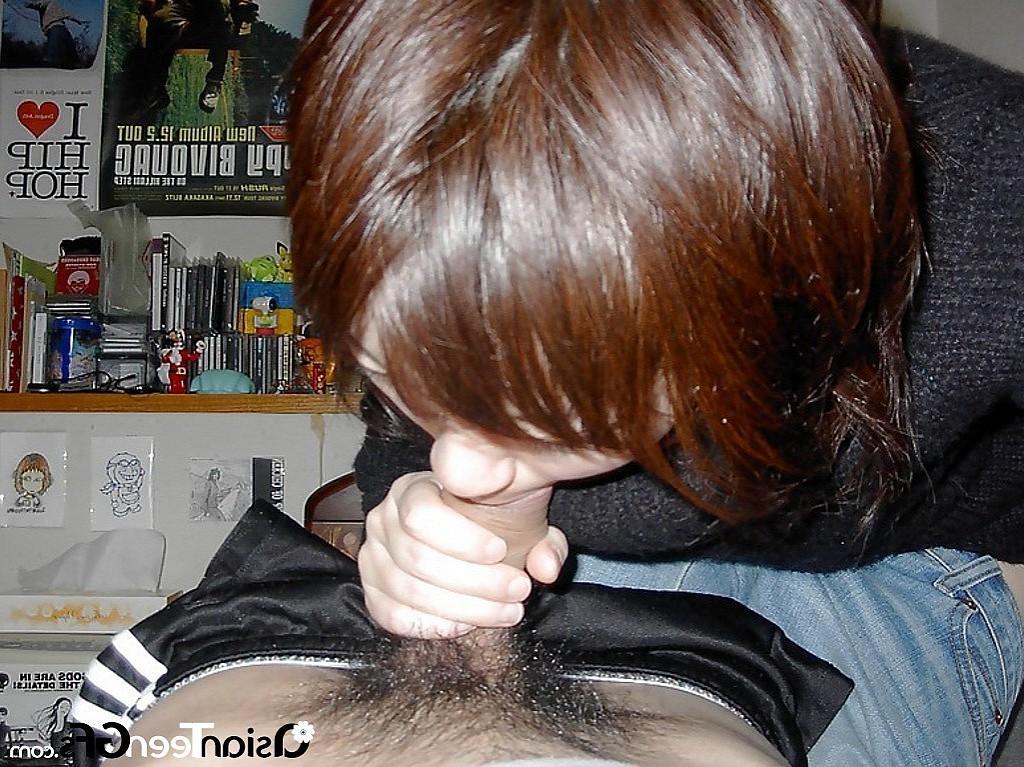 10P Sexy young girl gets cumshot on pussy