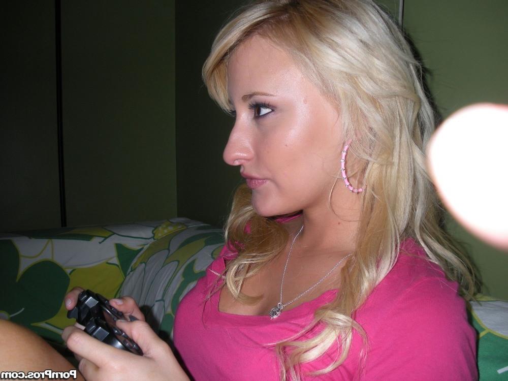 16P Blonde girlfriend posing for pics then fucking