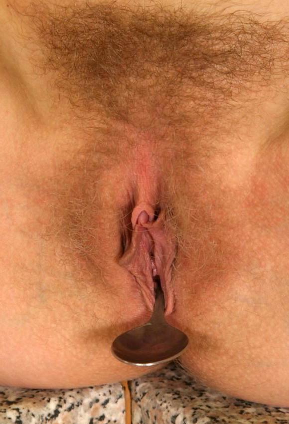 15P amateur inserting objects in her hairy pussy
