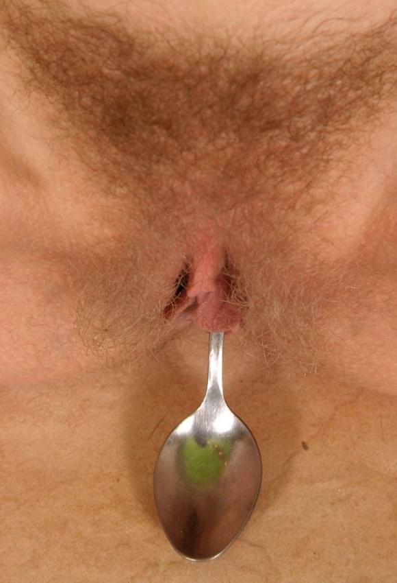 15P amateur inserting objects in her hairy pussy