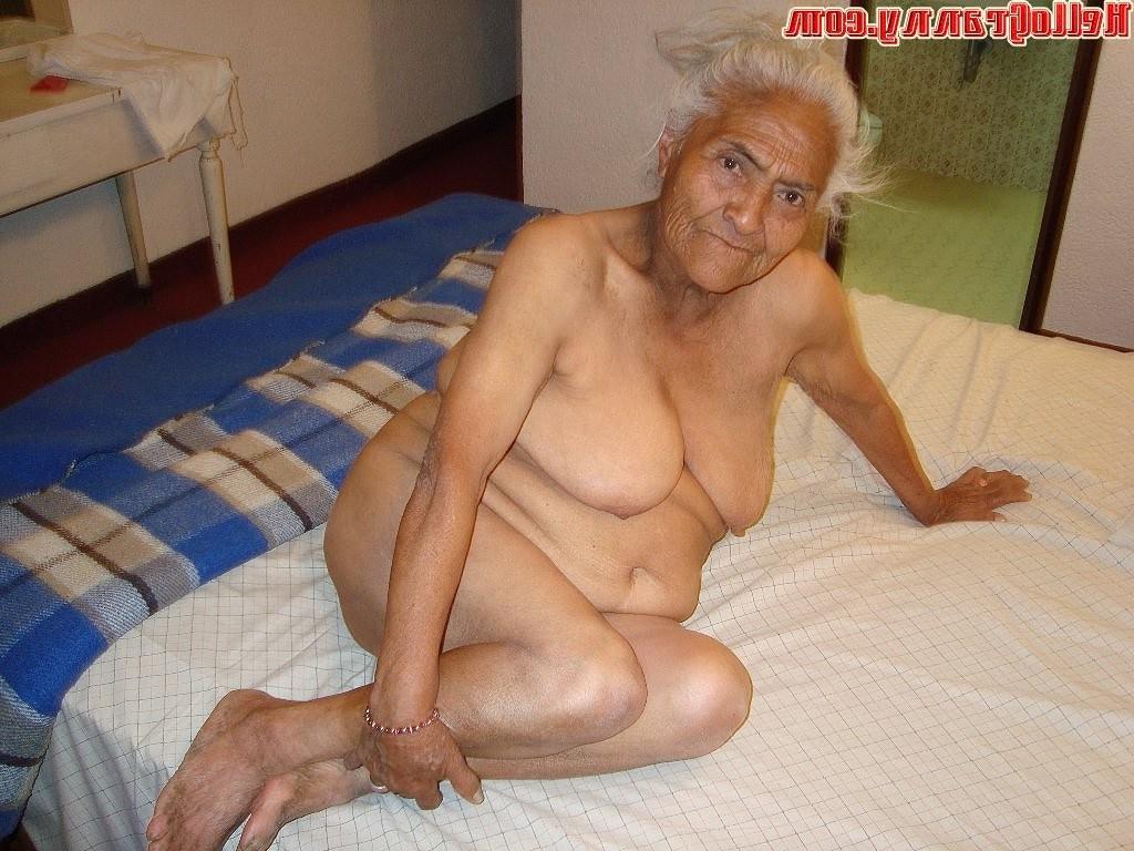 16P Big ass and big pussy from old sexy lady