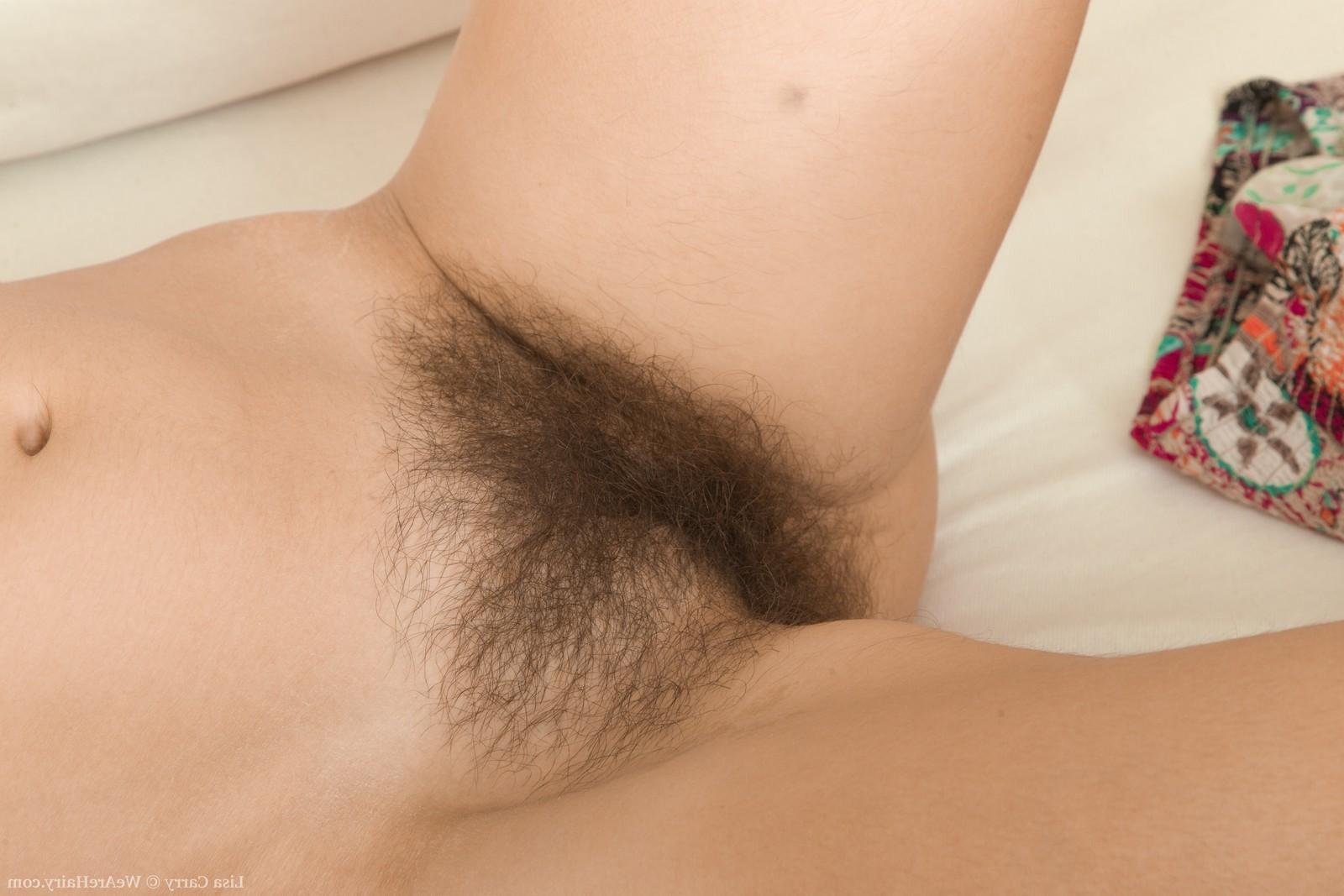 16P Lisa Carry opens hairy pussy lips